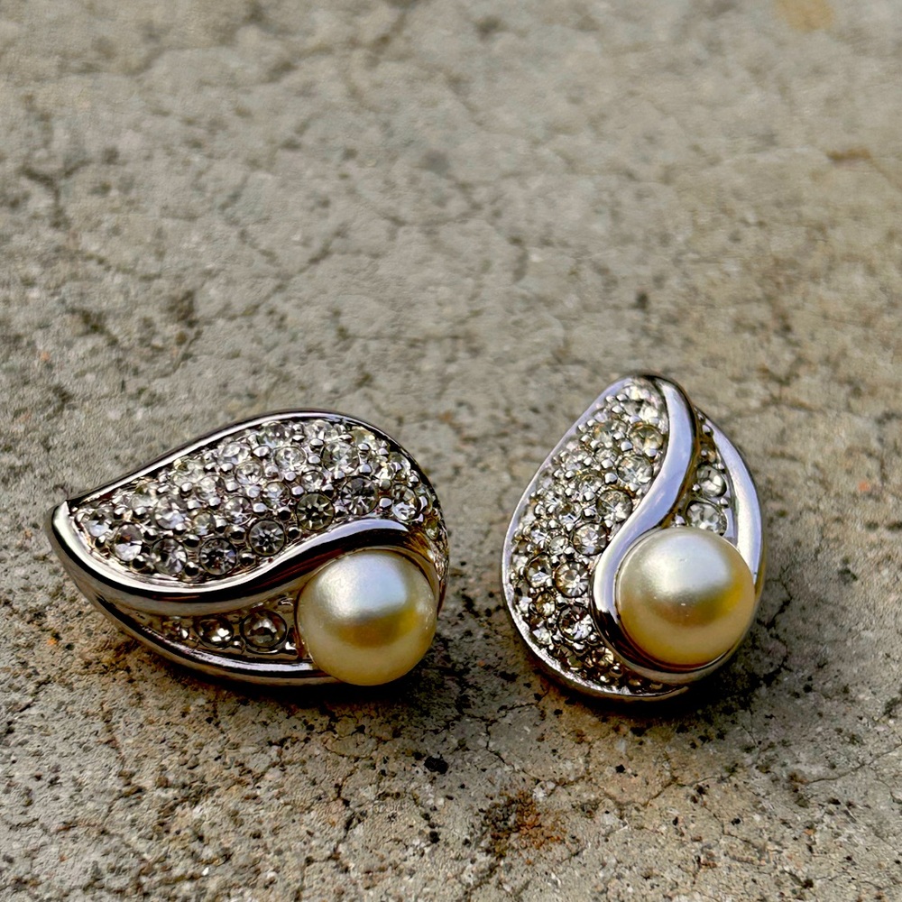 Vintage pearl clip on earrings